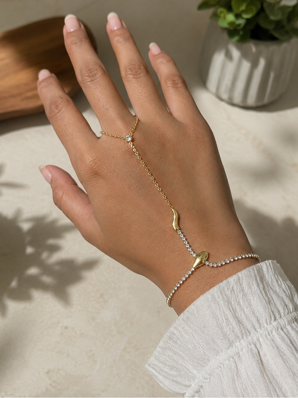 HAND CHAIN BRACELET -BK157