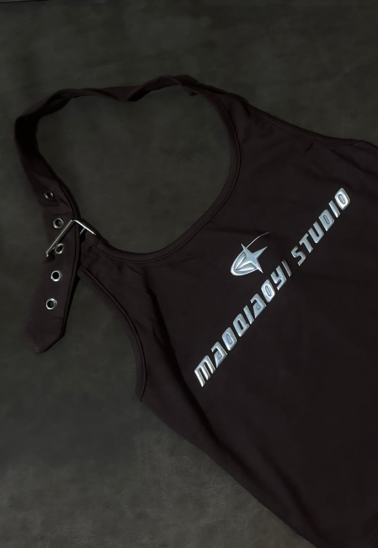 HALTER BUCKLE TOP