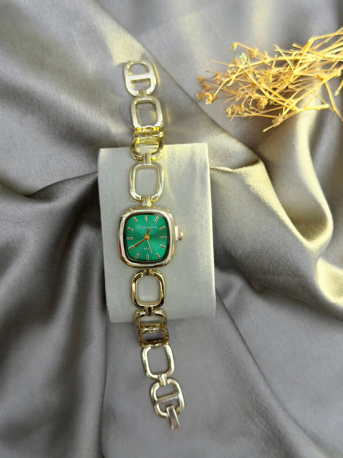 WATCH KL056