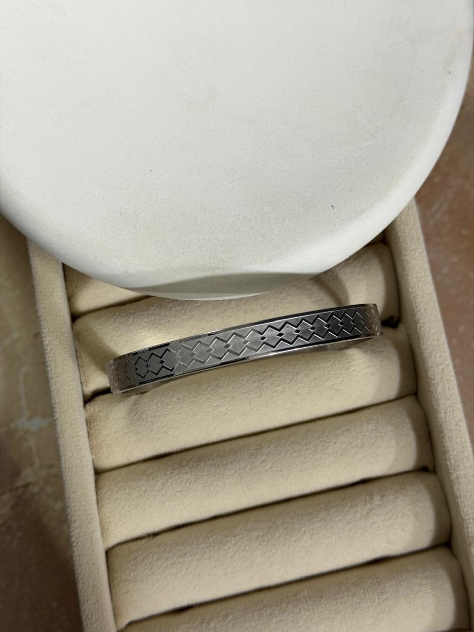 Mens Kada 03